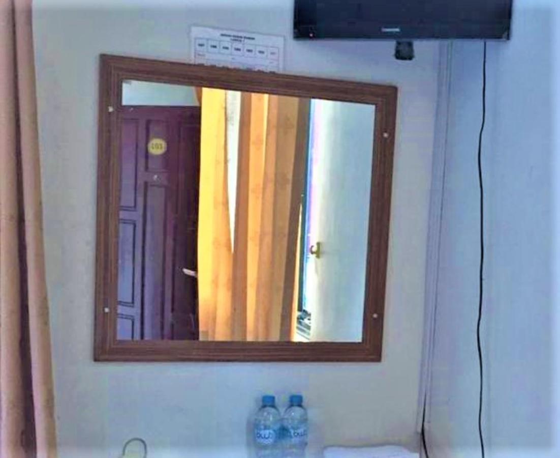 ホテル アロマ イン ポンティアナク ポンティアナック エクステリア 写真